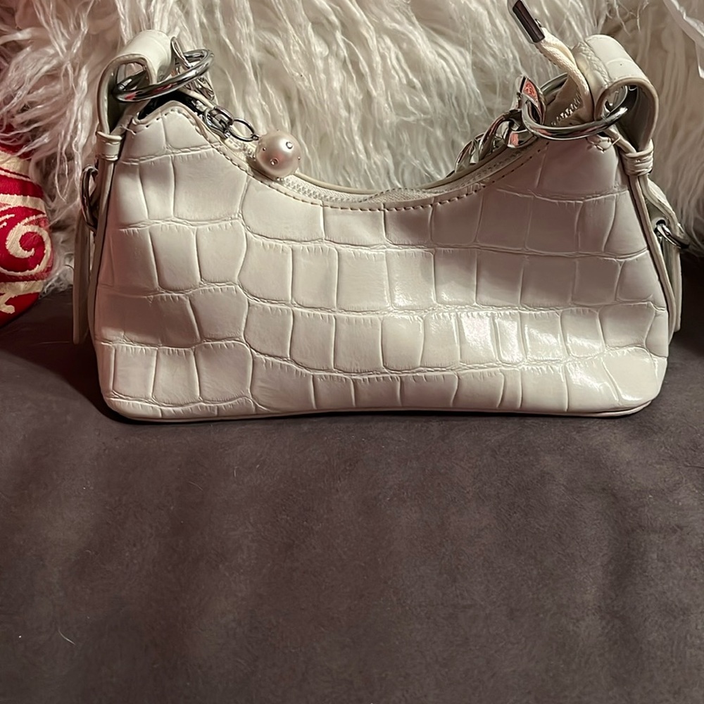 ❤️‍🔥BOGO free (equal or lesser value). NWOT-crossbody or short handle